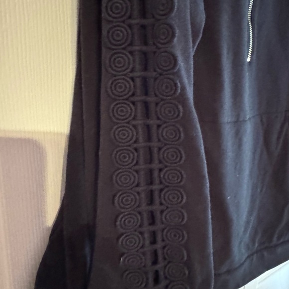 EUC Lilly Pulitzer ONYX Skipper Popover, beautiful black! LARGE, Lace Sleeves - Picture 4 of 11